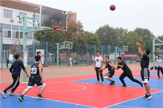 5cfa6d8d0c5d4f1ba9d7d072e3c1522e.jpg 比赛激烈进行中.JPG