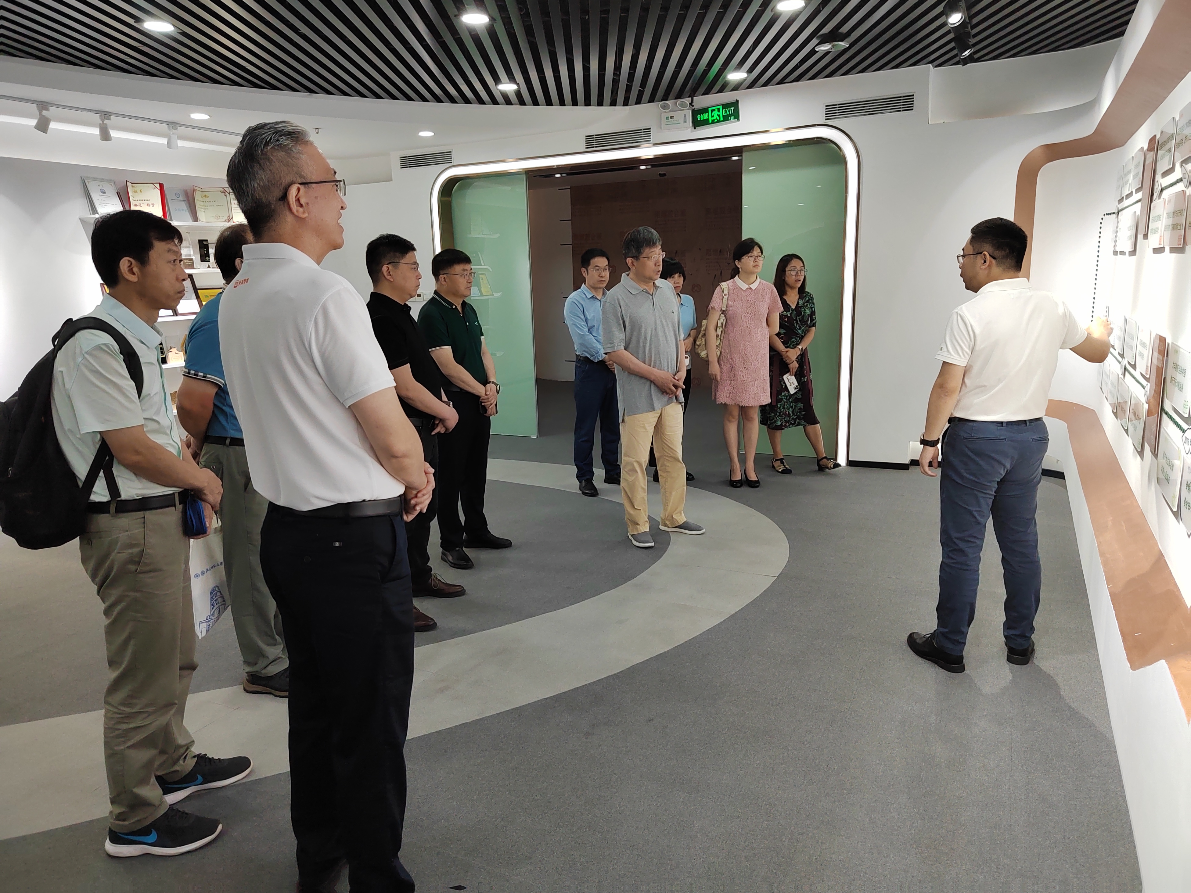 cfc10c0db7f14139a7a6be85f8ca4b24.jpg cfc10c0db7f14139a7a6be85f8ca4b24.jpg